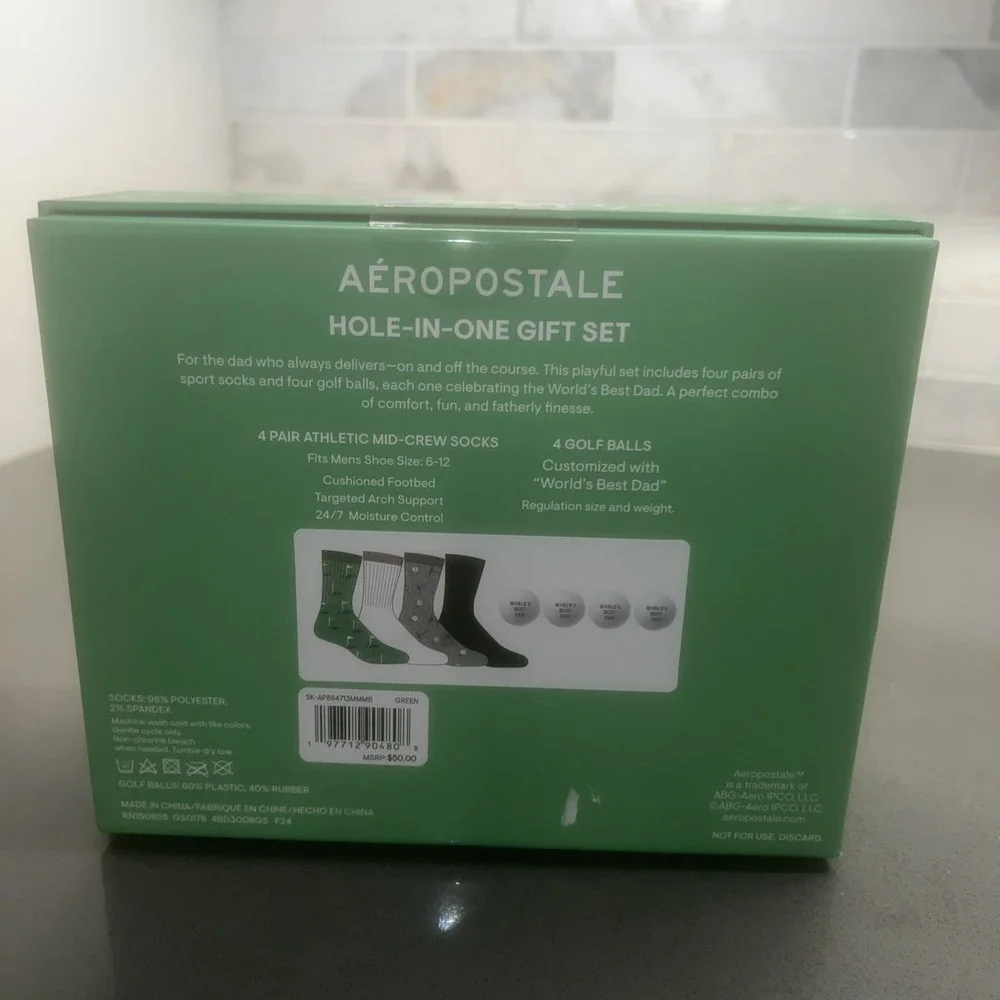 NEW-Aeropostale hole-in-one Dad Gift Set-golf Balls and Socks